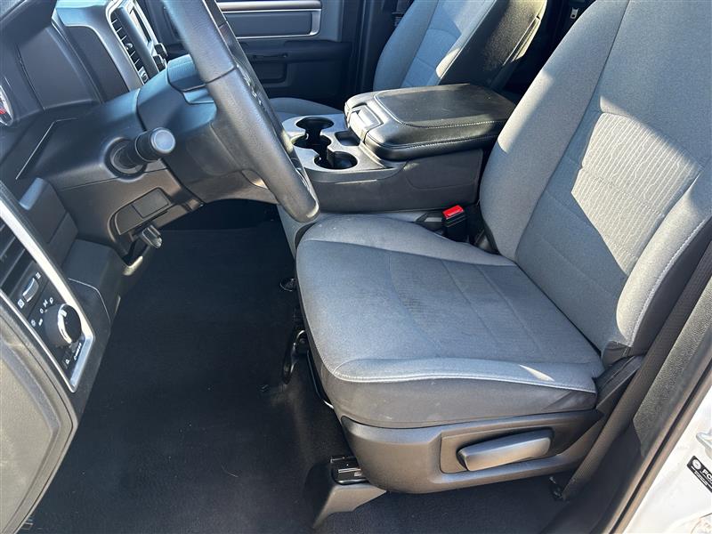 RAM 1500 SLT Quad Cab 4WD 2024