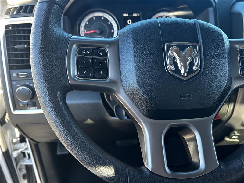 RAM 1500 SLT Quad Cab 4WD 2024