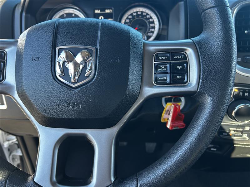 RAM 1500 SLT Quad Cab 4WD 2024