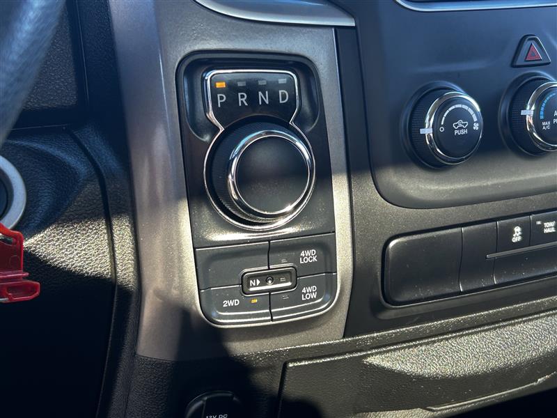 RAM 1500 SLT Quad Cab 4WD 2024