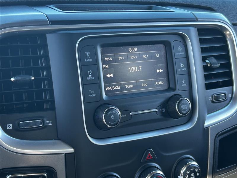 RAM 1500 SLT Quad Cab 4WD 2024