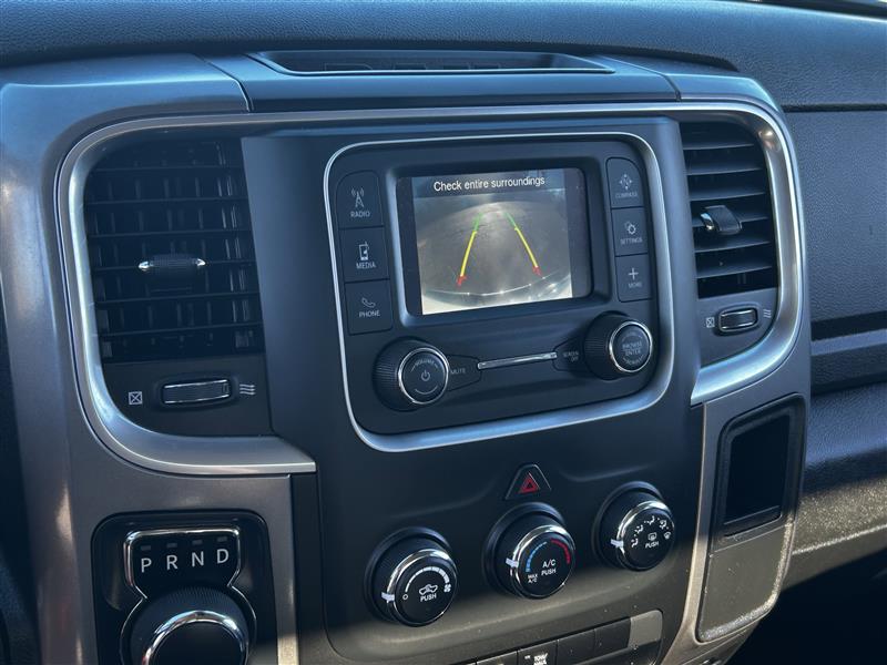 RAM 1500 SLT Quad Cab 4WD 2024