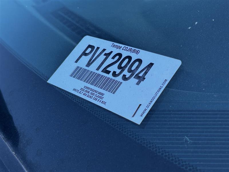 RAM 1500 SLT Quad Cab 4WD 2024