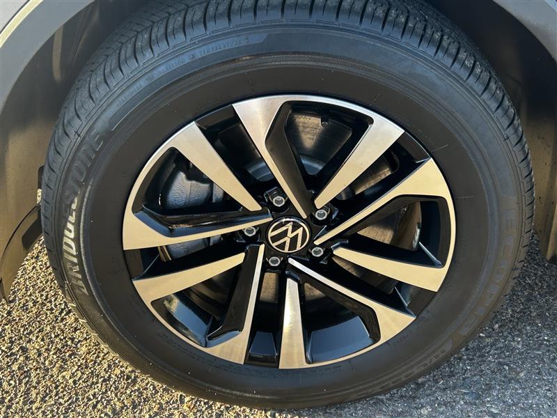Volkswagen Tiguan S 2024