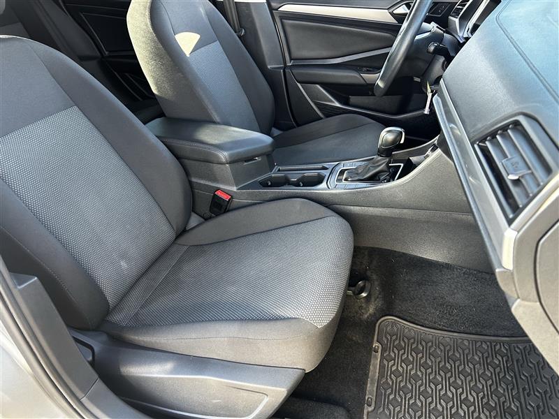 Volkswagen Jetta 1.4T S 8A 2021