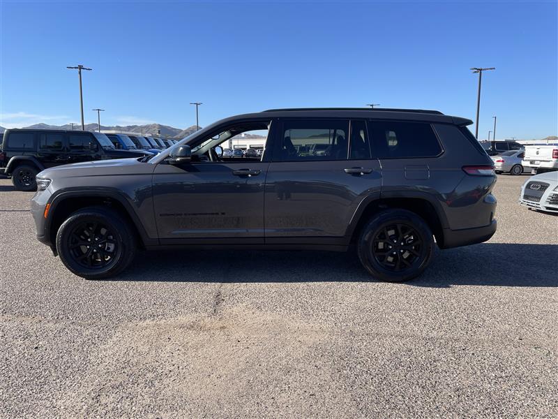 Jeep Grand Cherokee L Laredo 4WD 2024