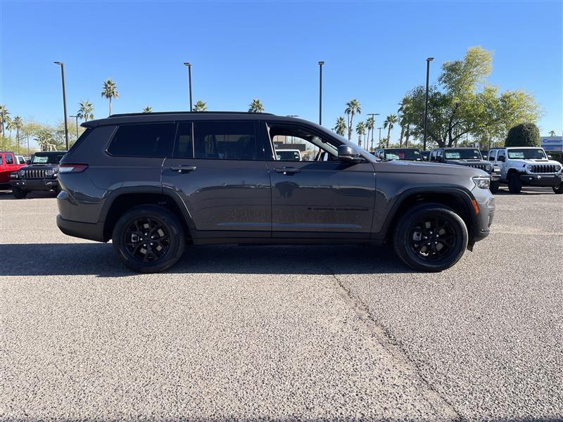 Jeep Grand Cherokee L Laredo 4WD 2024