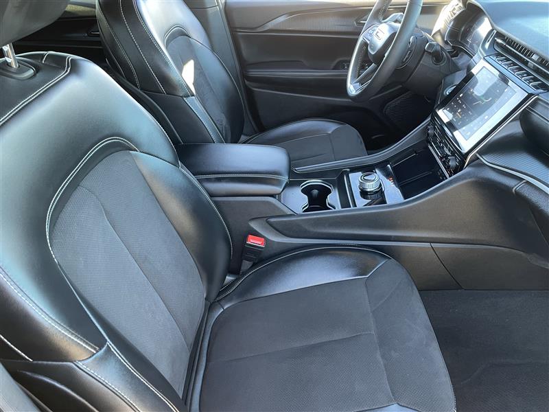 Jeep Grand Cherokee L Laredo 4WD 2024