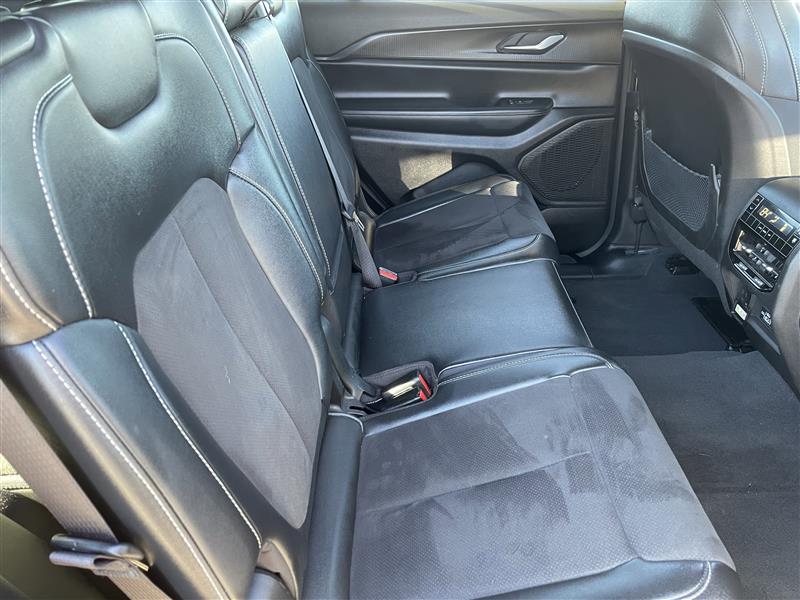 Jeep Grand Cherokee L Laredo 4WD 2024