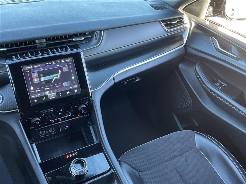 Jeep Grand Cherokee L Laredo 4WD 2024