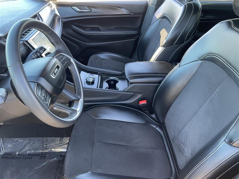 Jeep Grand Cherokee L Laredo 4WD 2024