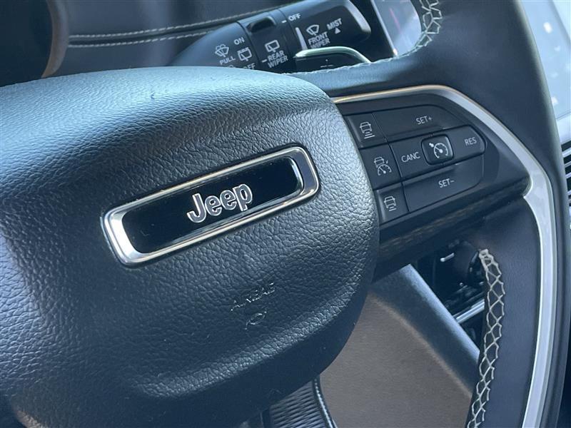 Jeep Grand Cherokee L Laredo 4WD 2024