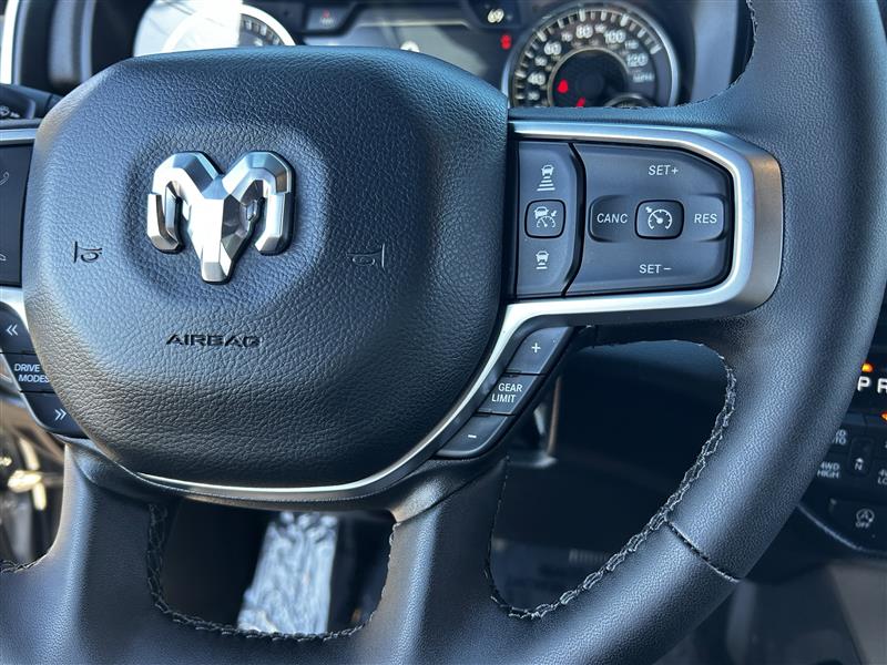 RAM 1500 Big Horn Crew Cab SWB 4WD 2025