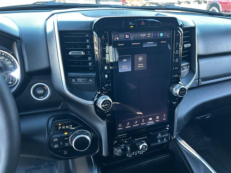 RAM 1500 Big Horn Crew Cab SWB 4WD 2025