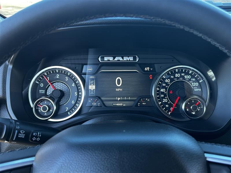 RAM 1500 Big Horn Crew Cab SWB 4WD 2025