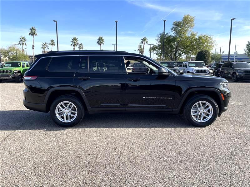 Jeep Grand Cherokee L Laredo 4WD 2023