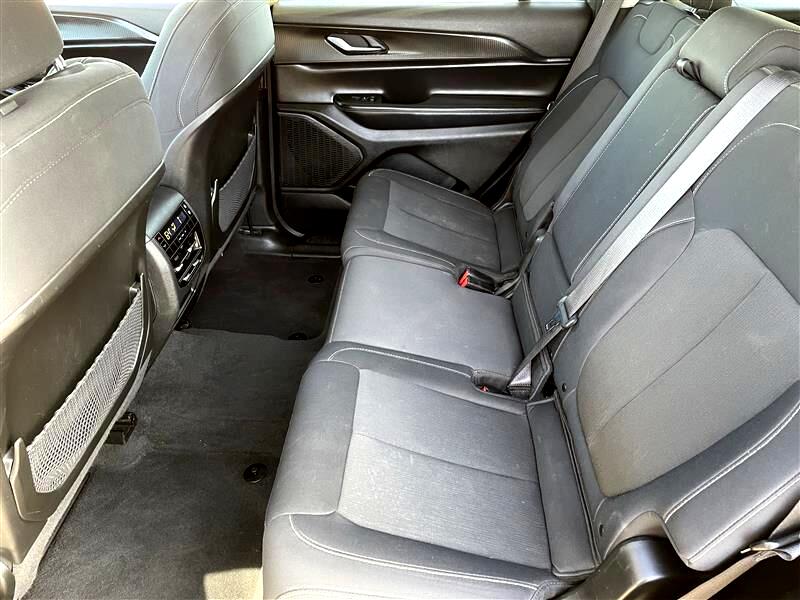 Jeep Grand Cherokee L Laredo 4WD 2023