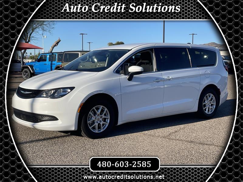 2023 Chrysler Voyager LX