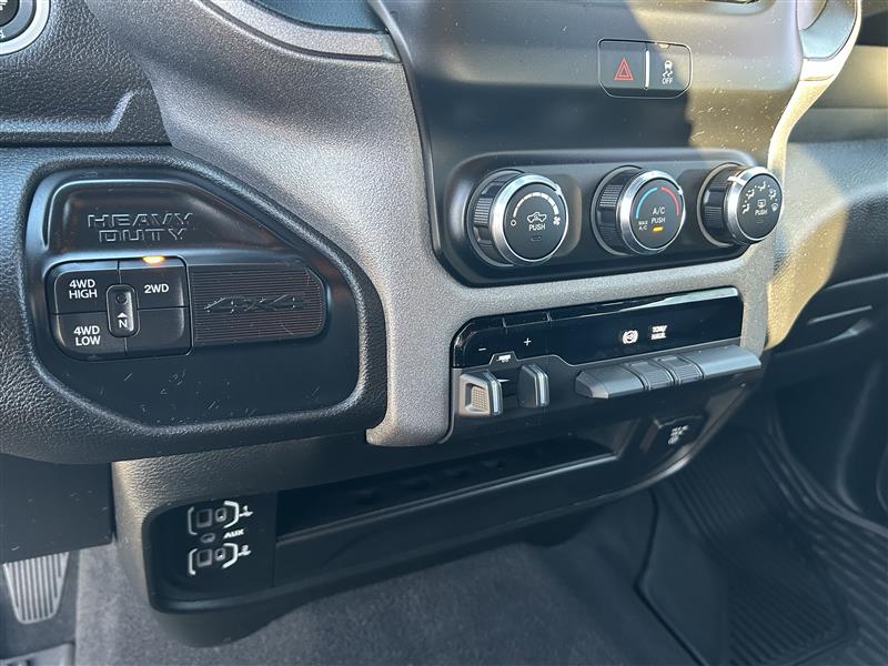 RAM 2500 Tradesman Crew Cab SWB 4WD 2021