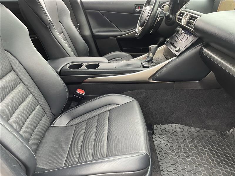 Lexus IS 300 AWD 2016