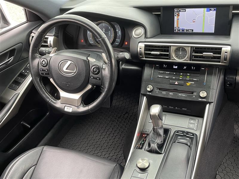 Lexus IS 300 AWD 2016