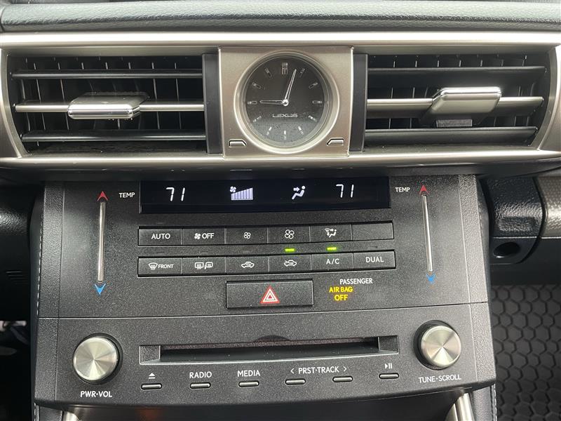 Lexus IS 300 AWD 2016