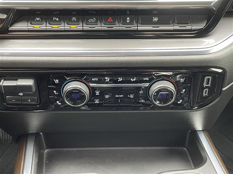 Chevrolet Silverado 1500 High Country Crew Cab 4WD 2024