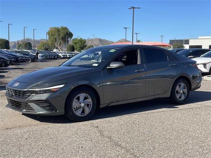 Hyundai Elantra SE 2025