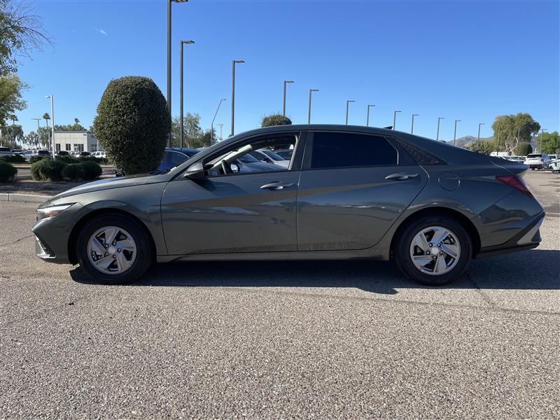 Hyundai Elantra SE 2025