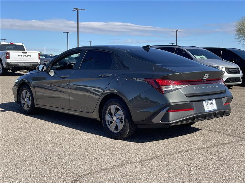 Hyundai Elantra SE 2025