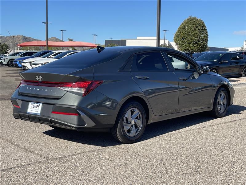 Hyundai Elantra SE 2025