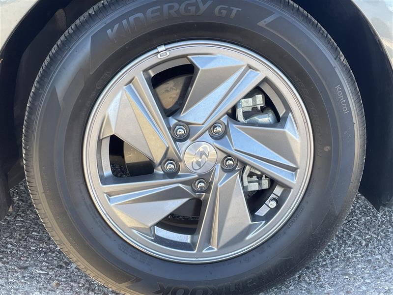 Hyundai Elantra SE 2025