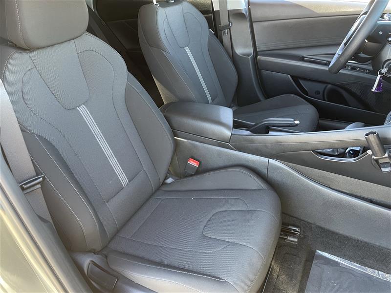 Hyundai Elantra SE 2025