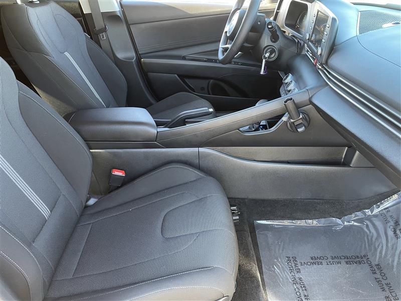 Hyundai Elantra SE 2025