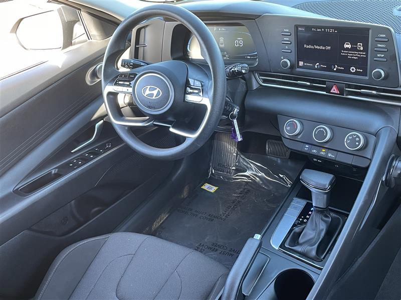 Hyundai Elantra SE 2025