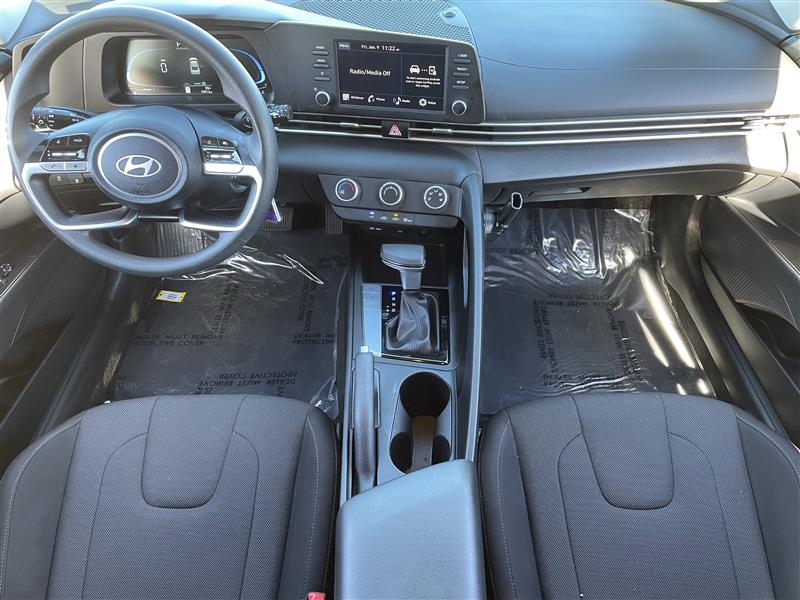 Hyundai Elantra SE 2025