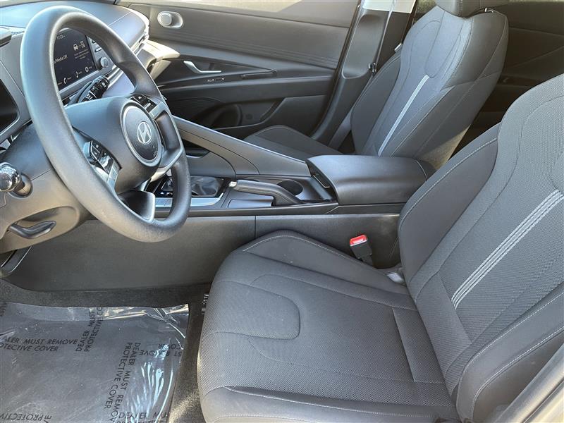 Hyundai Elantra SE 2025