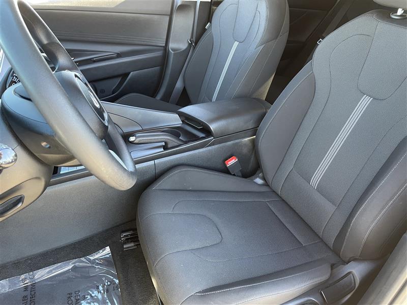 Hyundai Elantra SE 2025