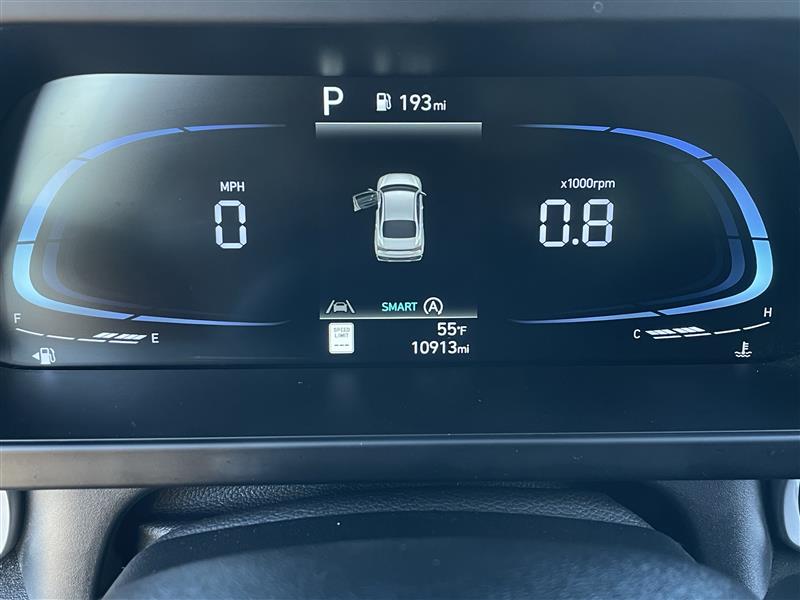 Hyundai Elantra SE 2025