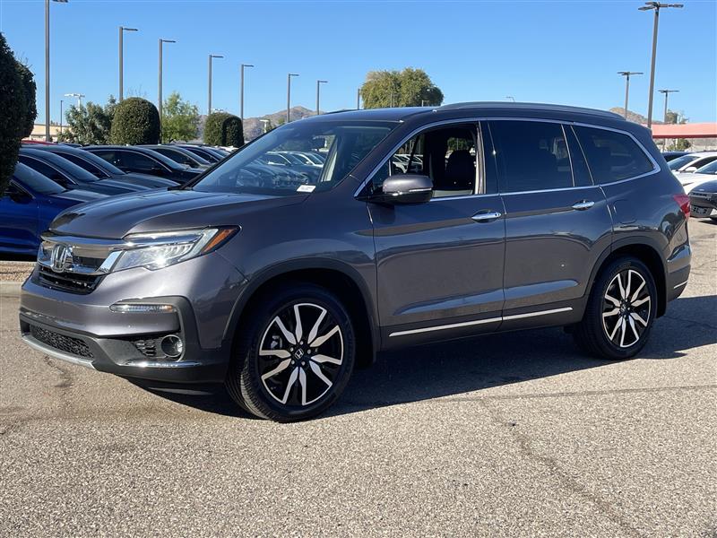 Honda Pilot Touring w/Rear Captains Chairs 2022