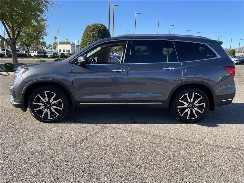 Honda Pilot Touring w/Rear Captains Chairs 2022
