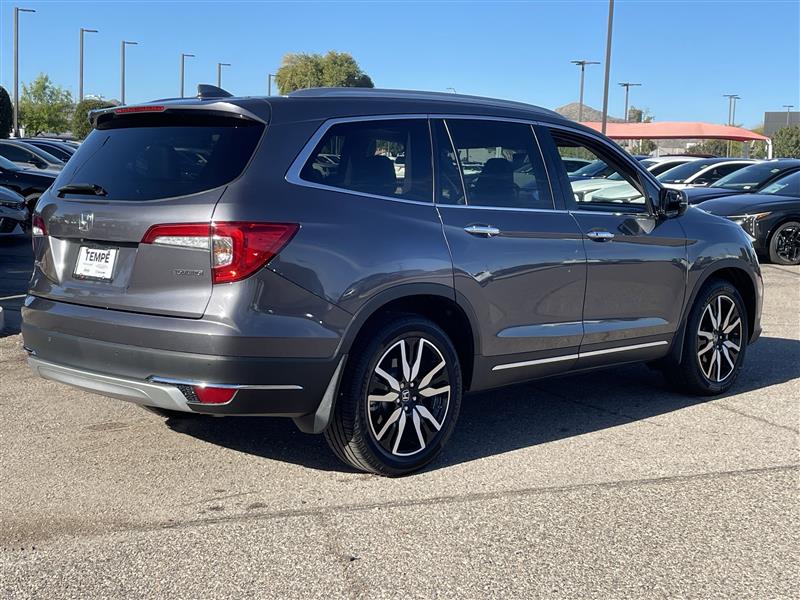 Honda Pilot Touring w/Rear Captains Chairs 2022