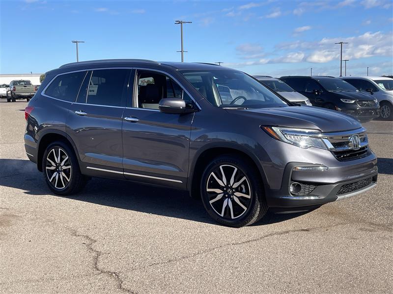 Honda Pilot Touring w/Rear Captains Chairs 2022