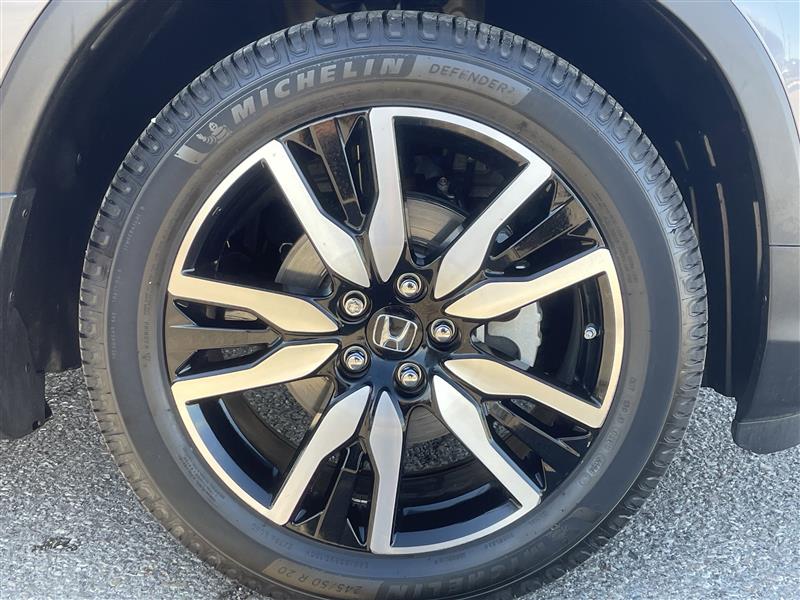 Honda Pilot Touring w/Rear Captains Chairs 2022