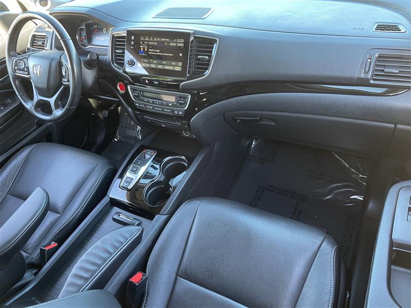 Honda Pilot Touring w/Rear Captains Chairs 2022