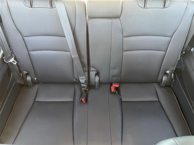 Honda Pilot Touring w/Rear Captains Chairs 2022