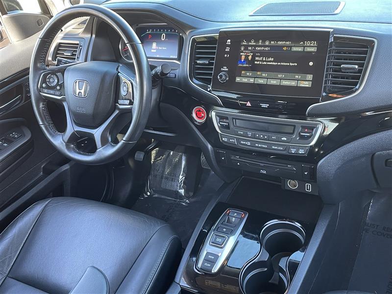 Honda Pilot Touring w/Rear Captains Chairs 2022