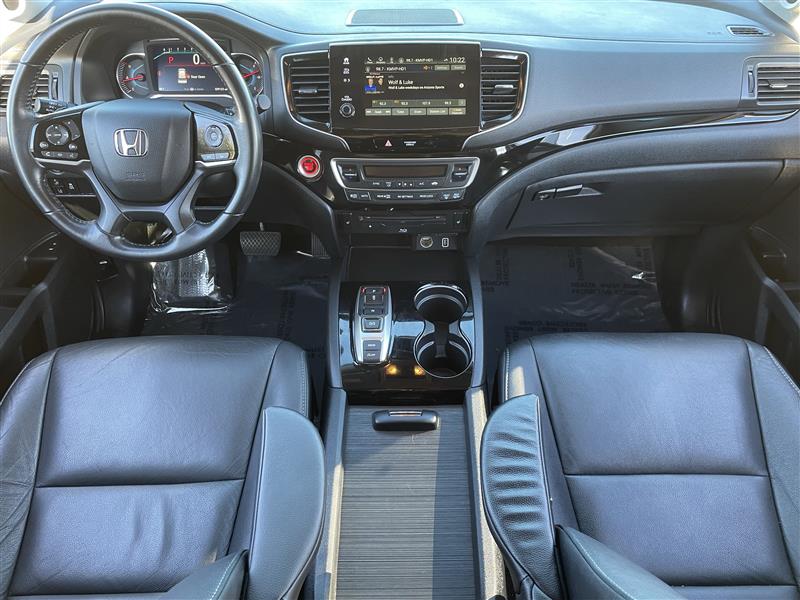 Honda Pilot Touring w/Rear Captains Chairs 2022