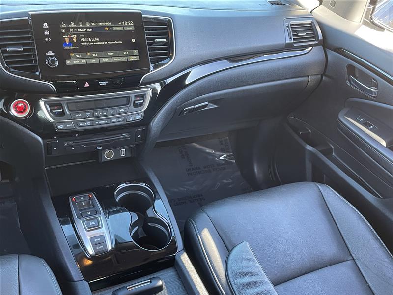 Honda Pilot Touring w/Rear Captains Chairs 2022