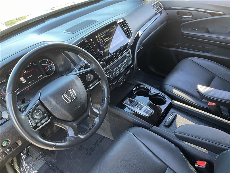 Honda Pilot Touring w/Rear Captains Chairs 2022